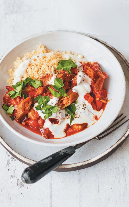 Okra v paradižnikovi omaki s kuskusom