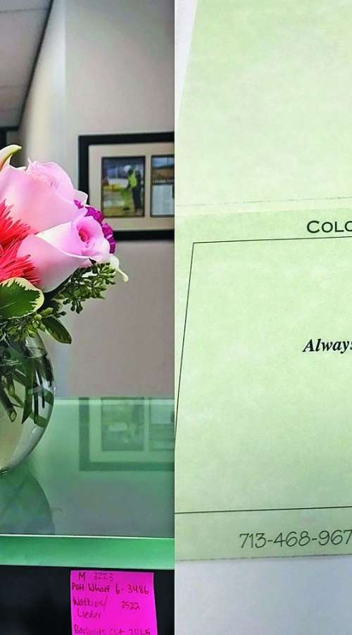 Ob ločitvi ji je poslal rože
