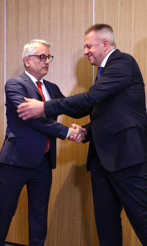 93a50da7f9452d89bdc68900f9d6fbf4