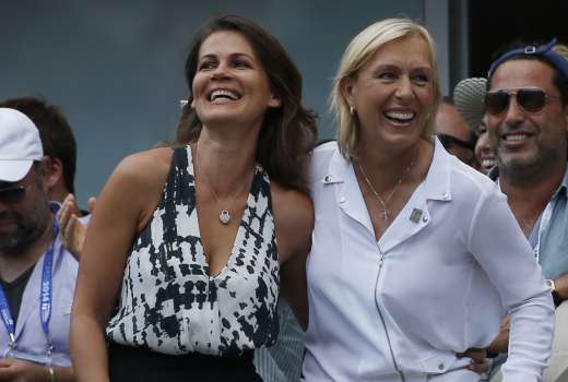 navratilova re