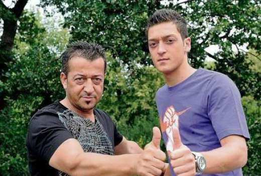 771-54-ozil1