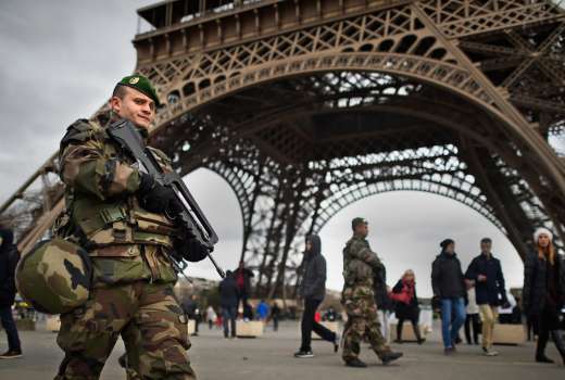 pariz francija vojska terorizem terorist (2)