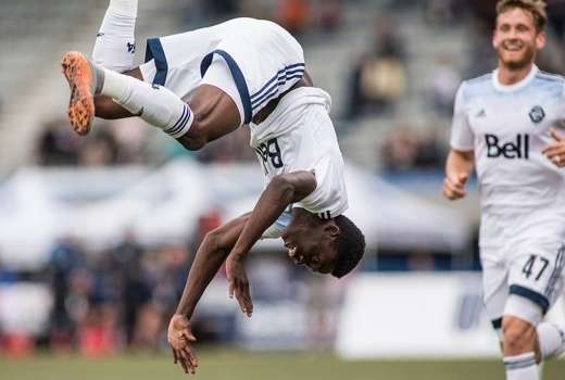 Alphonso-Davies-flip