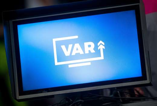 var dj