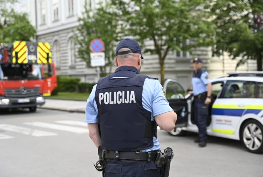 policija