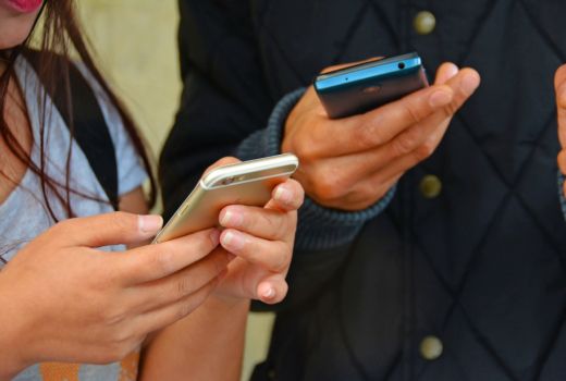 950625_mobilni_telefon_gostovanje_004.jpg