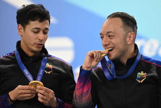 filipini curling1