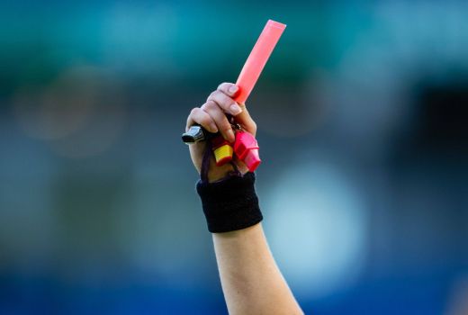 rdeci karton sodnica pm