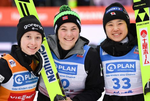 Nika Prevc, Silje Opseth in Juki Ito 24 pm