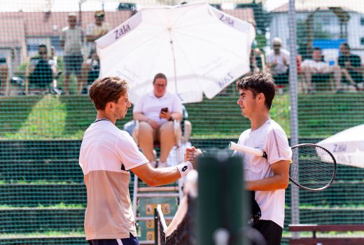 tenis store.jpg