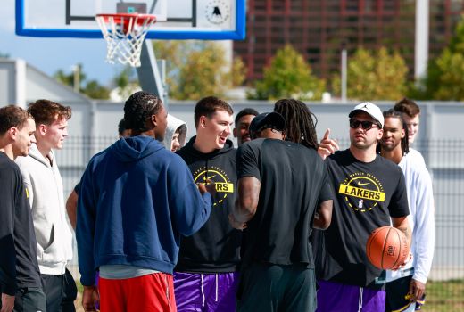 luka doncic lakers bobo.jpg