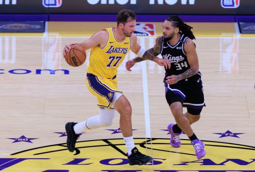 doncic lakers sacramento.jpg