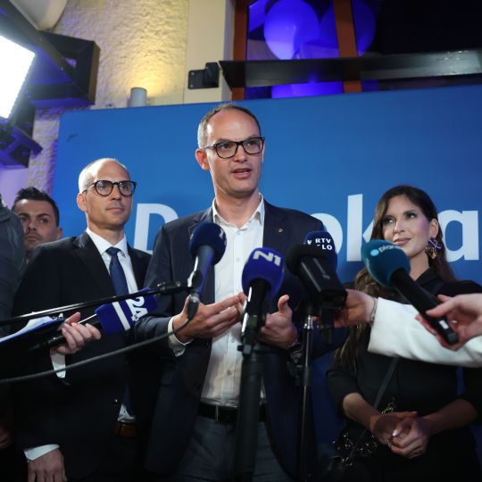 logar demokrati