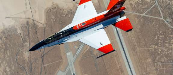 Vojna v rokah strojev: letala F-16 upravlja umetna inteligenca