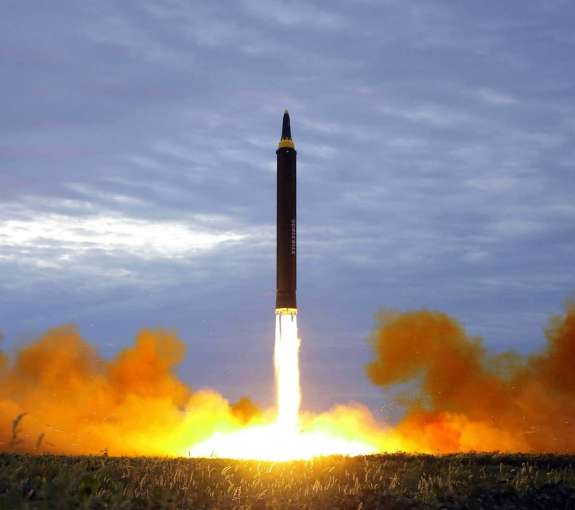 Severna Koreja v Japonsko morje izstrelila novo raketo