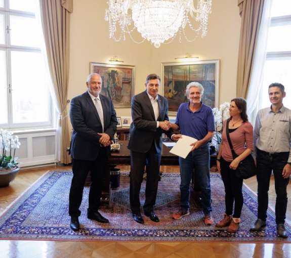 Predsednik Pahor sprejel zakonca Križnar