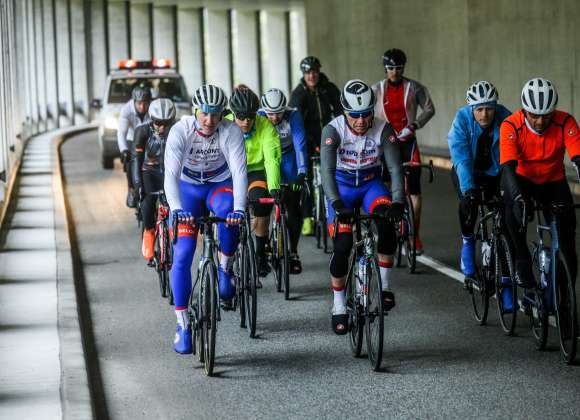 Skupina kolesarjev se podaja okrog Slovenije za dober namen