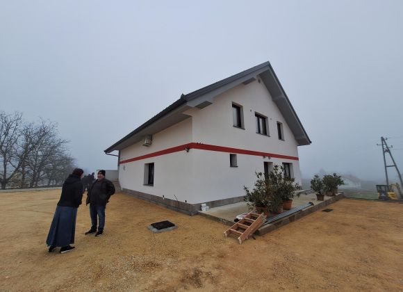 Večnamenski dom Arnovo selo bo nudil nadomestne prostore učencem OŠ Artiče