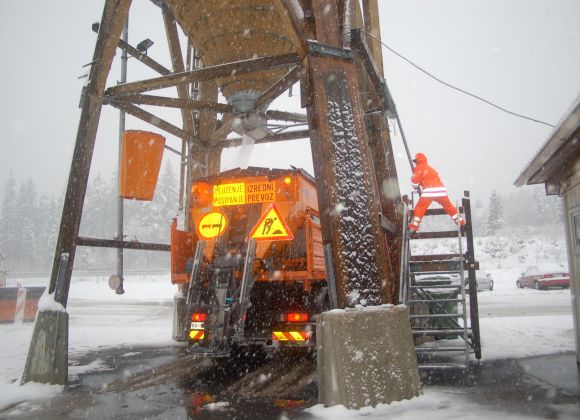 Opozorilo voznikom: danes možen nastanek žleda