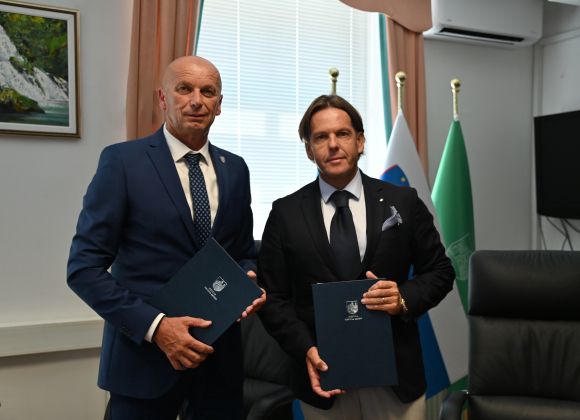 Podpis pogodbe za izgradnjo proizvodnih prostorov za podjetniški inkubator