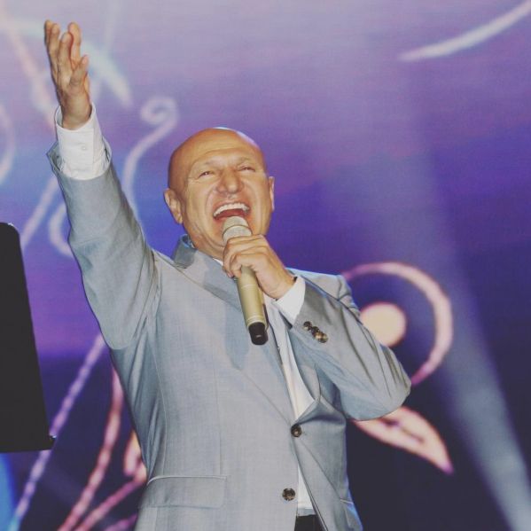 Šaban Šaulić bi bil zelo ponosen in vesel, saj je dobil še enega krepkega in zdravega vnuka, ki mu je bojda tudi zelo podoben.