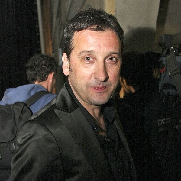 Hari je pač užival sadove, ki mu jih je ponujal glasbeni svet ...