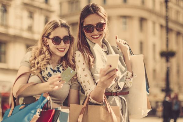 Čarobni predbožični sejmi s kartico, ki vas spremlja na vsakem koraku