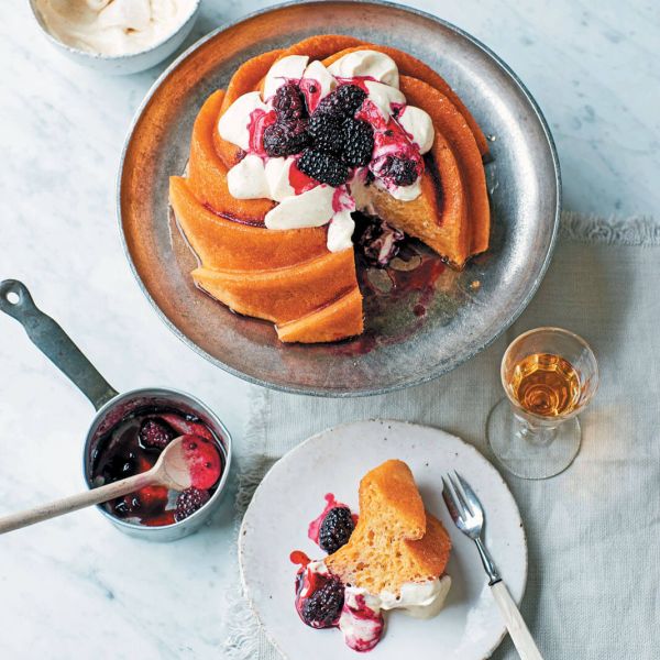 Baba z robidnicami in aromatično kremo