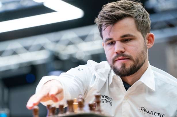 Le Norvégien Carlsen est le septième champion du monde d’échecs rapides