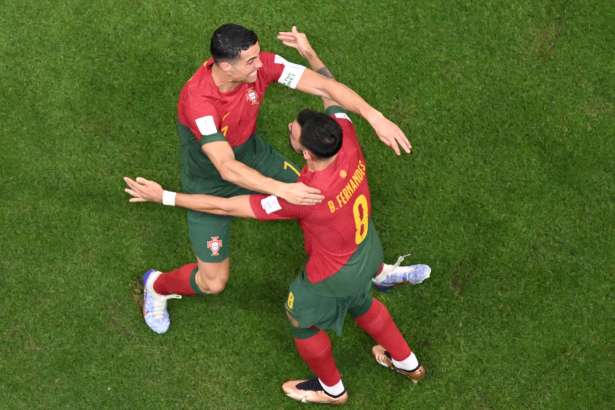 Os portugueses nos oitavos-de-final: Ronaldo festejou um golo que depois não lhe foi atribuído