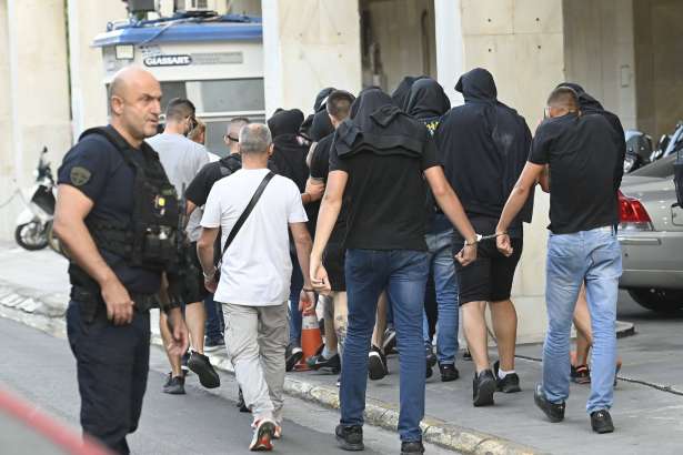 Treize suspects pour le meurtre d’un fan grec, parmi lesquels…