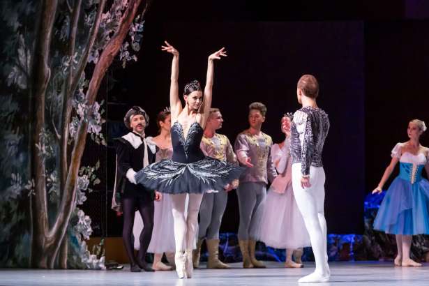 Spectacle de danse et de scène : le Lac des Cygnes revient au pays de Cankarjev, interprété par le Ballet classique ukrainien