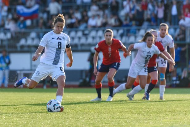 Slovenske nogometašice v izdihljajih ob točko proti Norvežankam