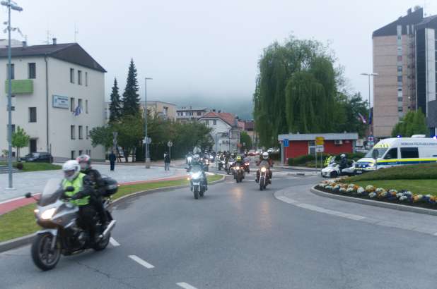 Na budnici okoli 800 motoristov