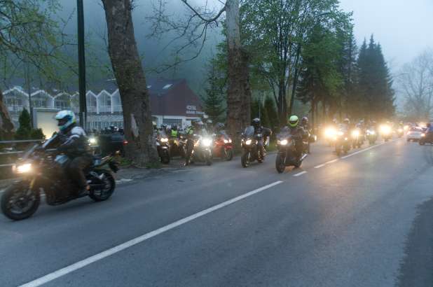 Na budnici okoli 800 motoristov