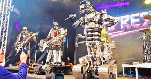 V Trbovlje prihaja robotska rock skupina Compressorhead