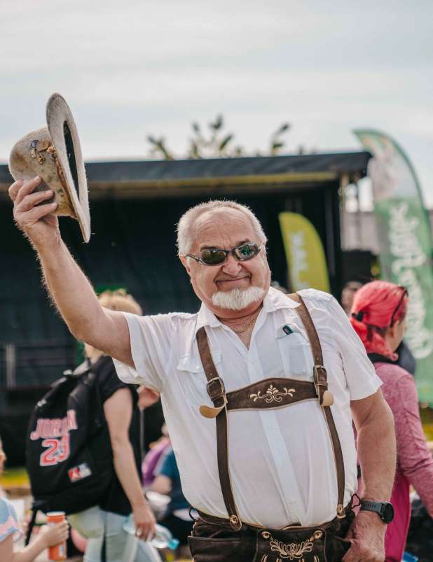 Sončne Janče ob zabavi z legendami pokale po šivih