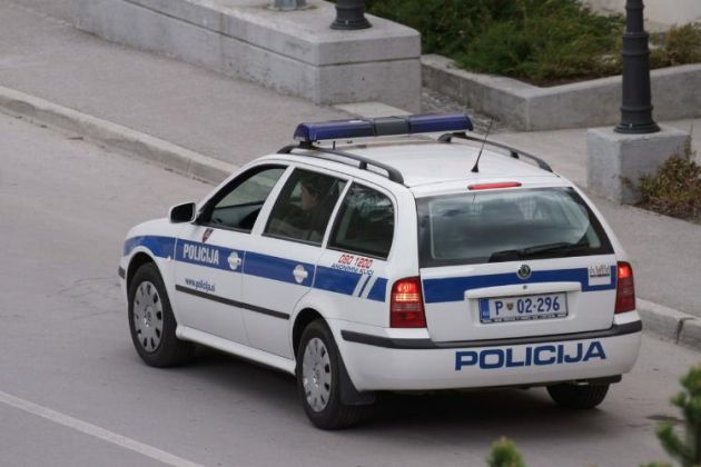 072542_171797_policija_avto_nasa_dobra.jpg