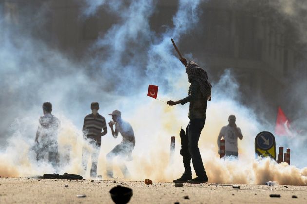 taksim istanbul protest solzivec policija