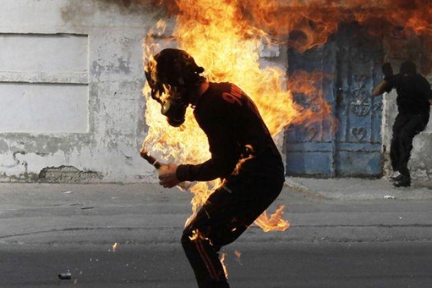 molotovka protest ogenj bahrajn.jpg