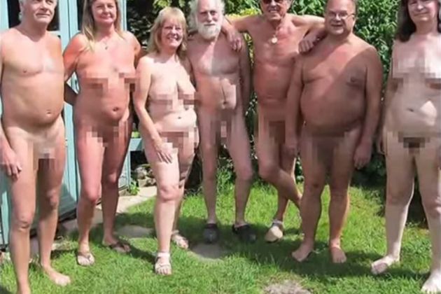 Nudisti iz vasice Spielplatz.jpg