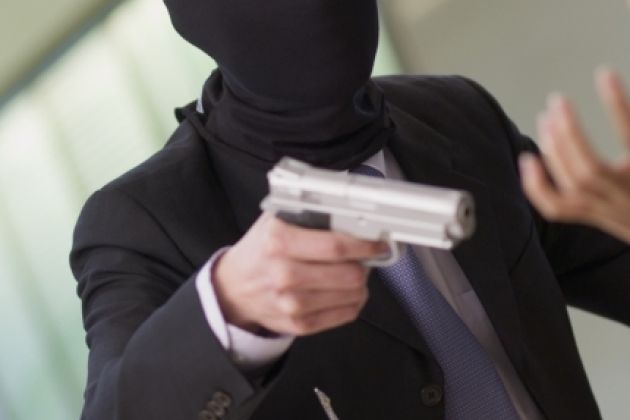 ropar, pištola, banka.jpg