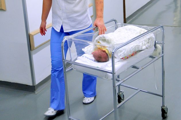 novorojenček dojenček porodnišnica rojstvo.jpg