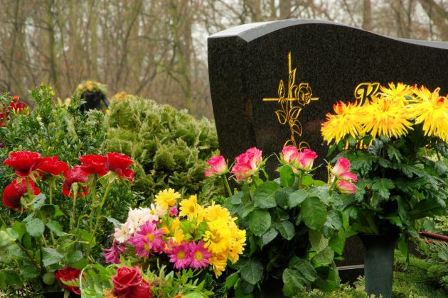 grob, pokopališče.jpg