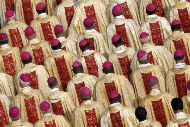 vatikan kardinali škofje.jpg