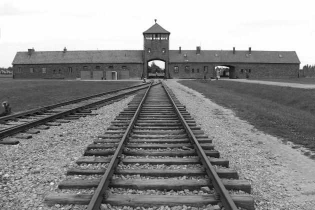 Auschwitz-Birkenau1.jpg