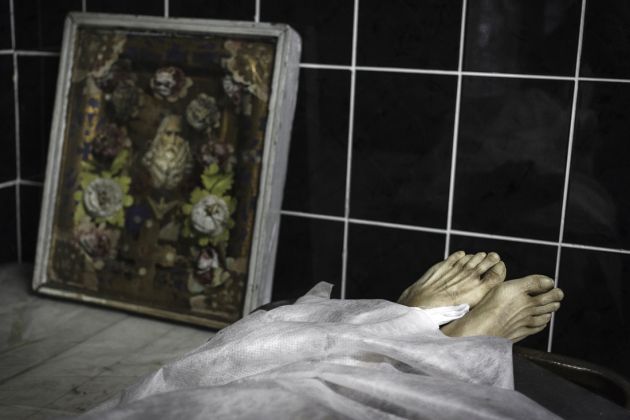 truplo, noge, mrtvašnica