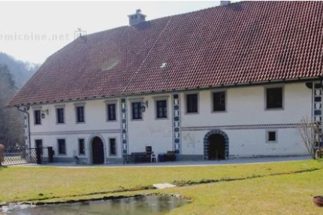 sentozbolt smrkolj hisa.png