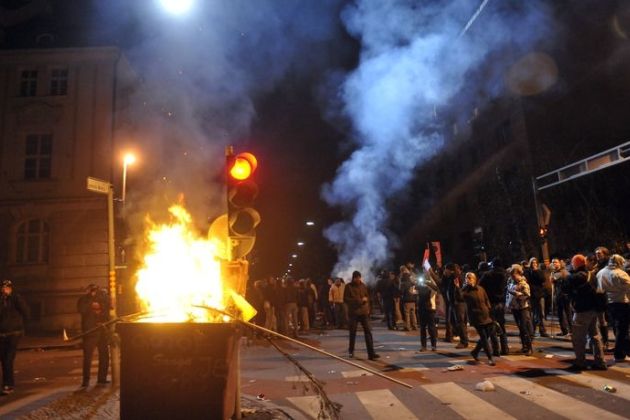 protest-maribor-vstaja-2012_bobo.jpg