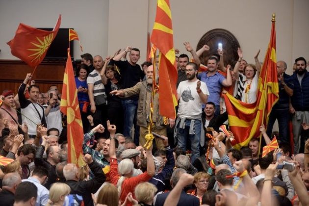 makedonija-parlament-protestniki_profimedia.jpg